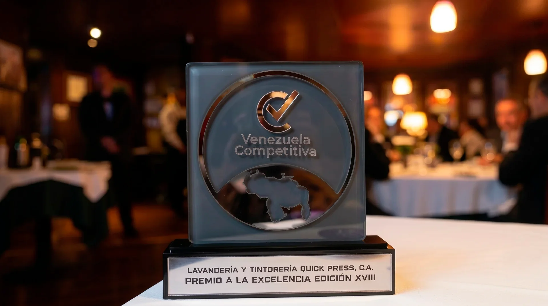 Premio a la excelencia y celebración de los 27 años – 2024
